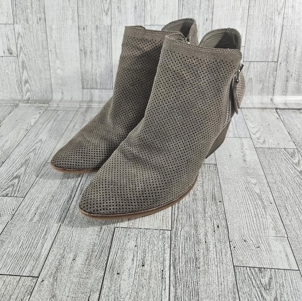 Vince Camuto Booties Women's 8.5 Brown Suede Zip Ankle Boots Open Dots